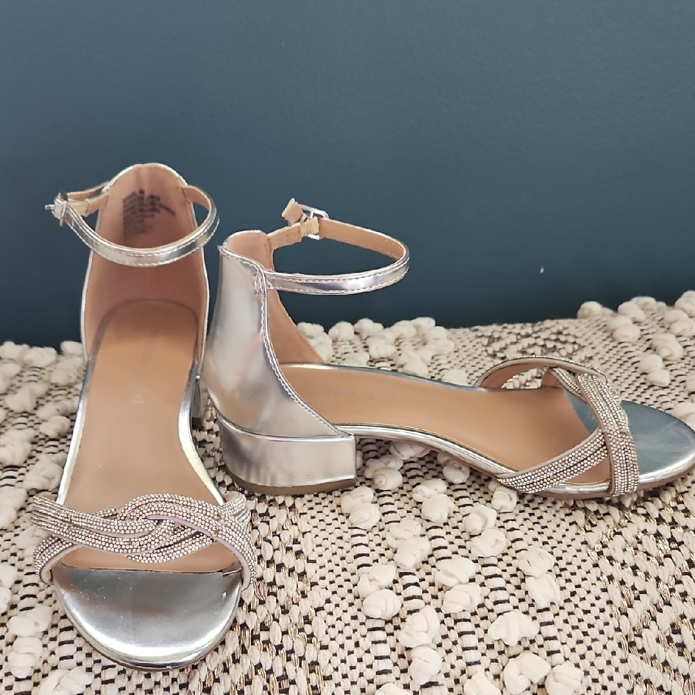 Madden Girl Metallic Rhinestone Low Heel In Big Girls Size 4